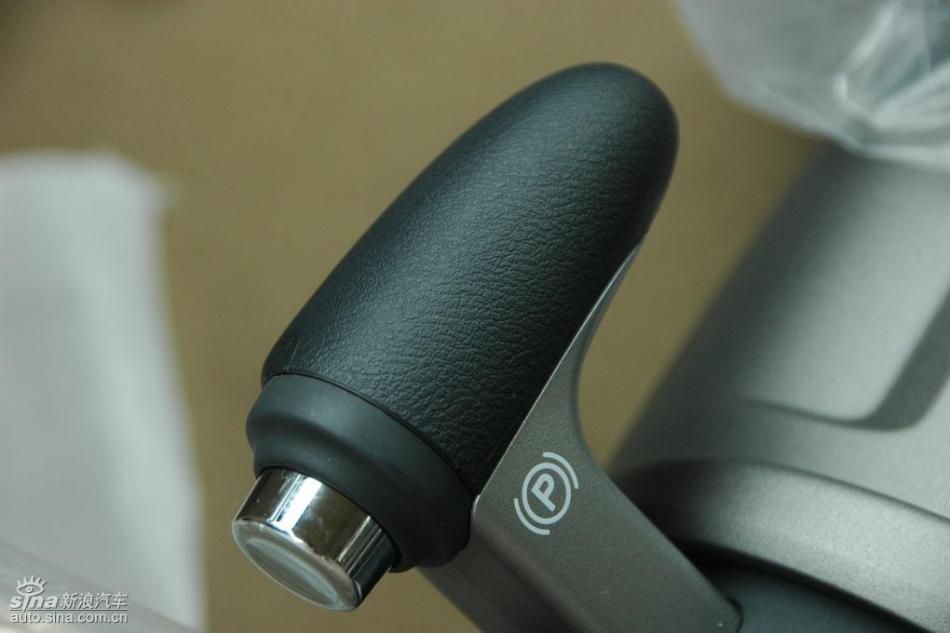 CR-V2.4尊贵版AT内饰