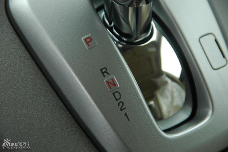 CR-V2.4尊贵版AT内饰