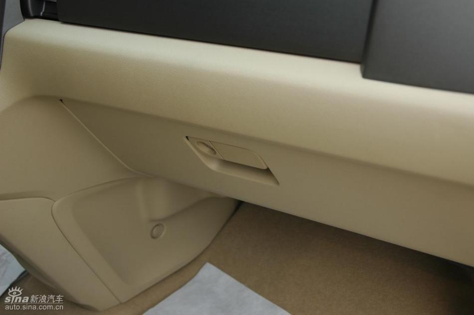 CR-V2.0两驱都市版自动挡内饰