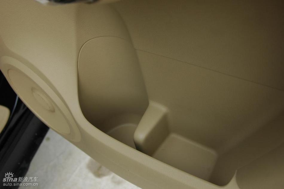 CR-V2.0两驱都市版自动挡内饰