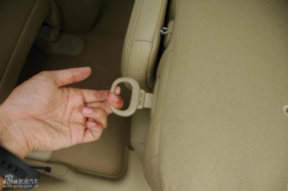 CR-V2.0两驱都市版自动挡内饰