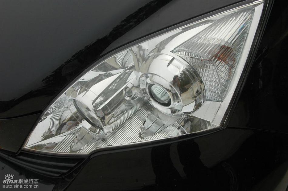 CR-V2.4豪华版AT外观