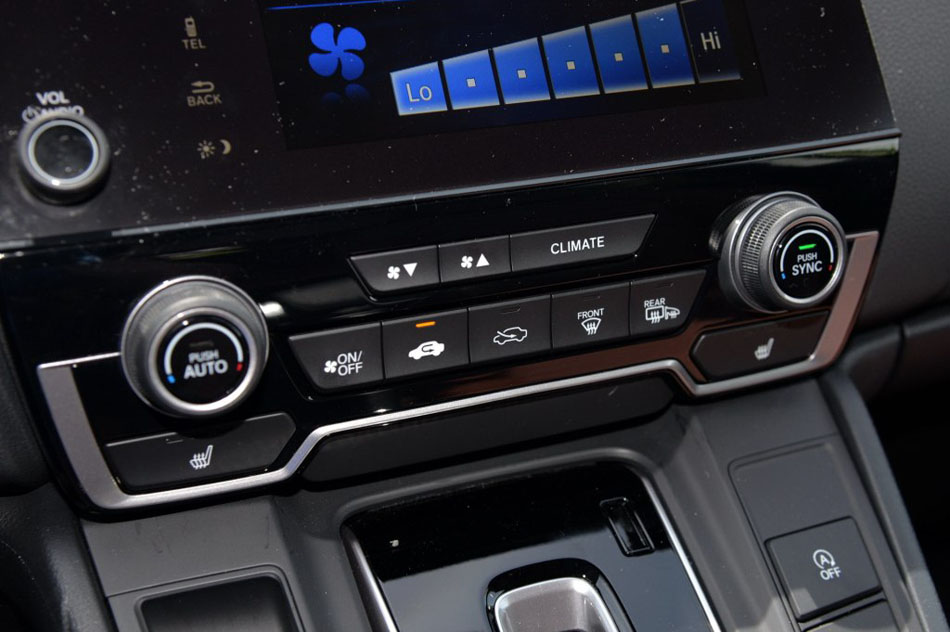 2017款 240TURBO 自动四驱尊耀版 内饰