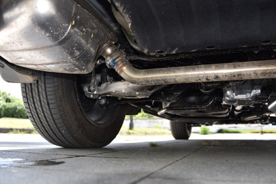 2017款 240TURBO 自动四驱尊耀版 引擎地盘