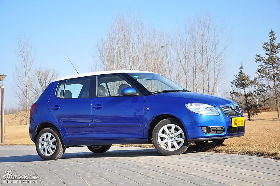 新浪试驾斯柯达Fabia晶锐外观实拍图