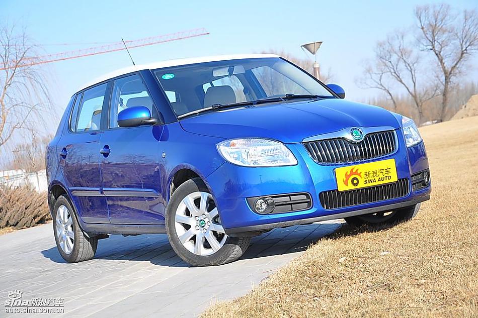 新浪试驾斯柯达Fabia晶锐外观实拍图