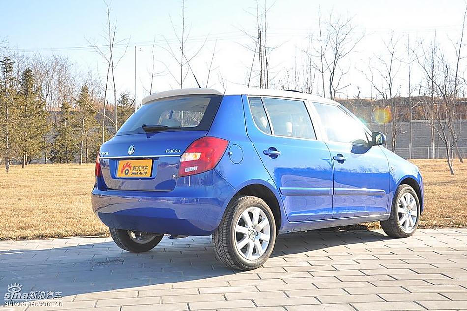 新浪试驾斯柯达Fabia晶锐外观实拍图