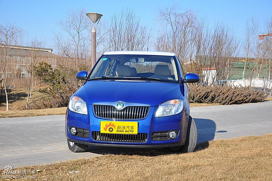 新浪试驾斯柯达Fabia晶锐外观实拍图