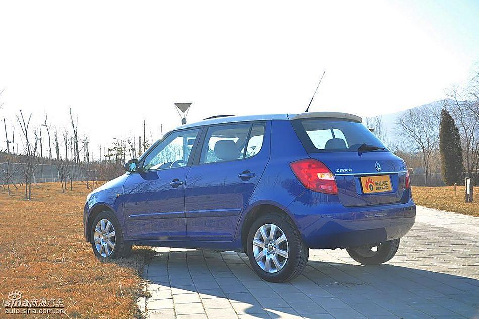 新浪试驾斯柯达Fabia晶锐外观实拍图