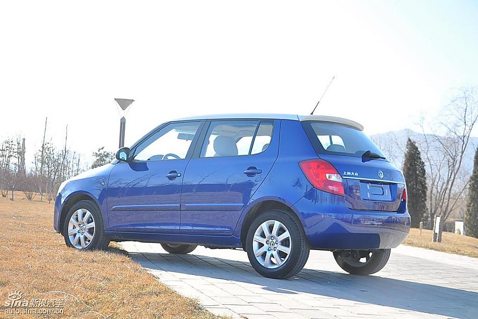 新浪试驾斯柯达Fabia晶锐外观实拍图