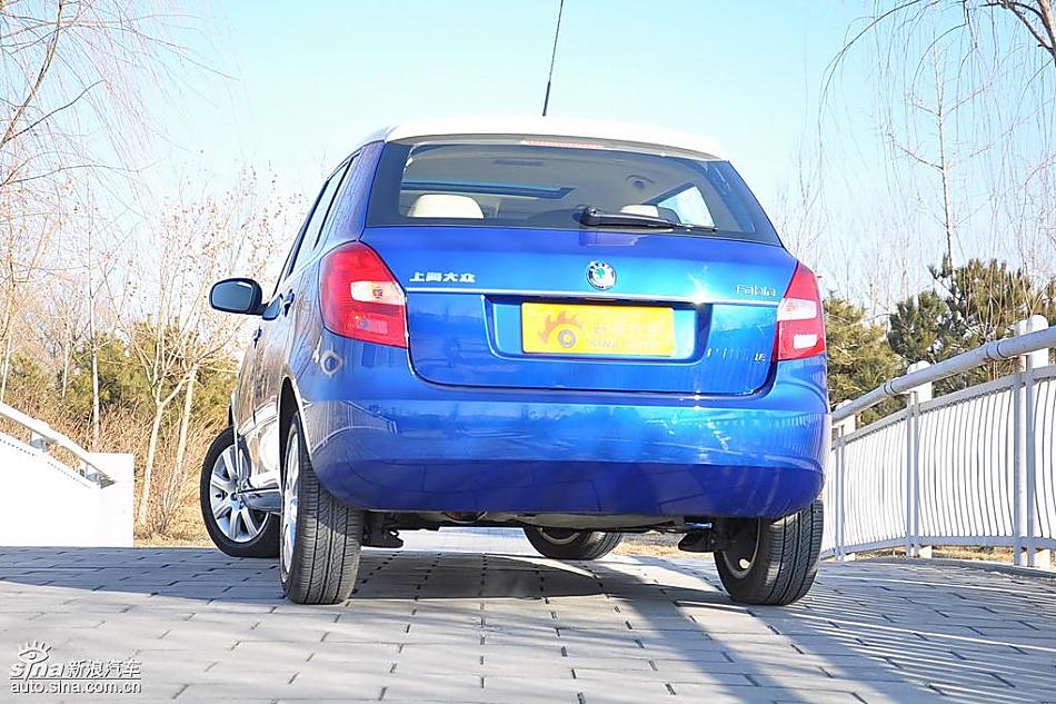 新浪试驾斯柯达Fabia晶锐外观实拍图