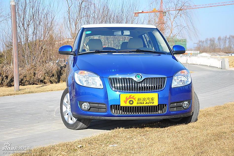 新浪试驾斯柯达Fabia晶锐外观实拍图