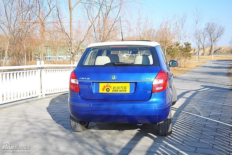 新浪试驾斯柯达Fabia晶锐外观实拍图