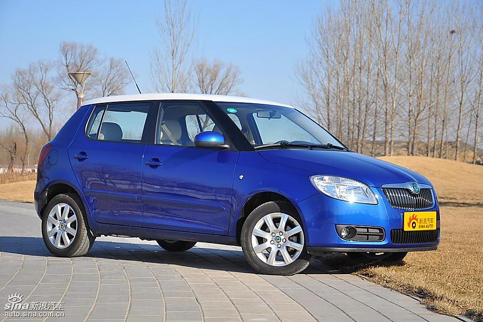 新浪试驾斯柯达Fabia晶锐外观实拍图