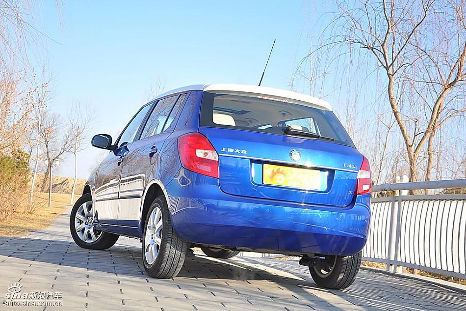 新浪试驾斯柯达Fabia晶锐外观实拍图