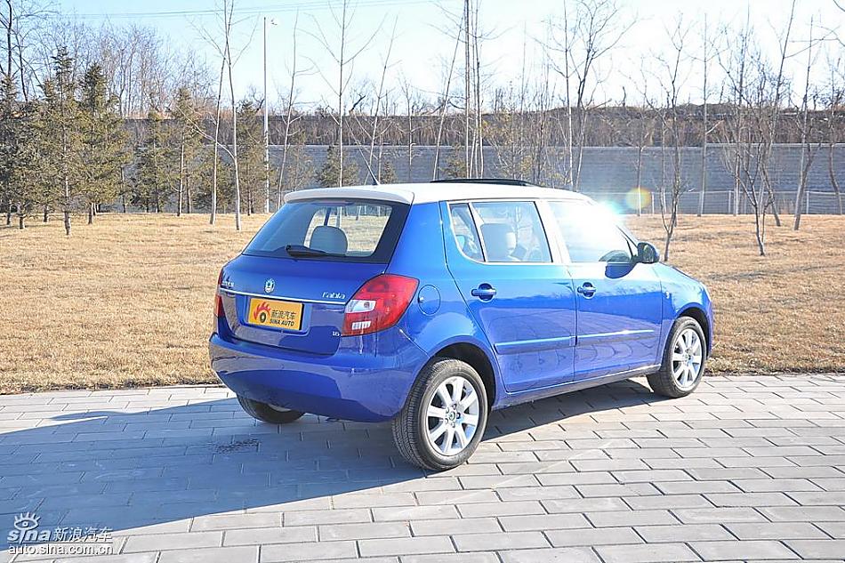 新浪试驾斯柯达Fabia晶锐外观实拍图