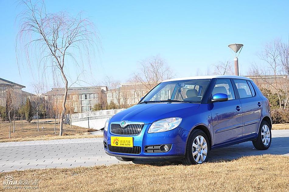 新浪试驾斯柯达Fabia晶锐外观实拍图
