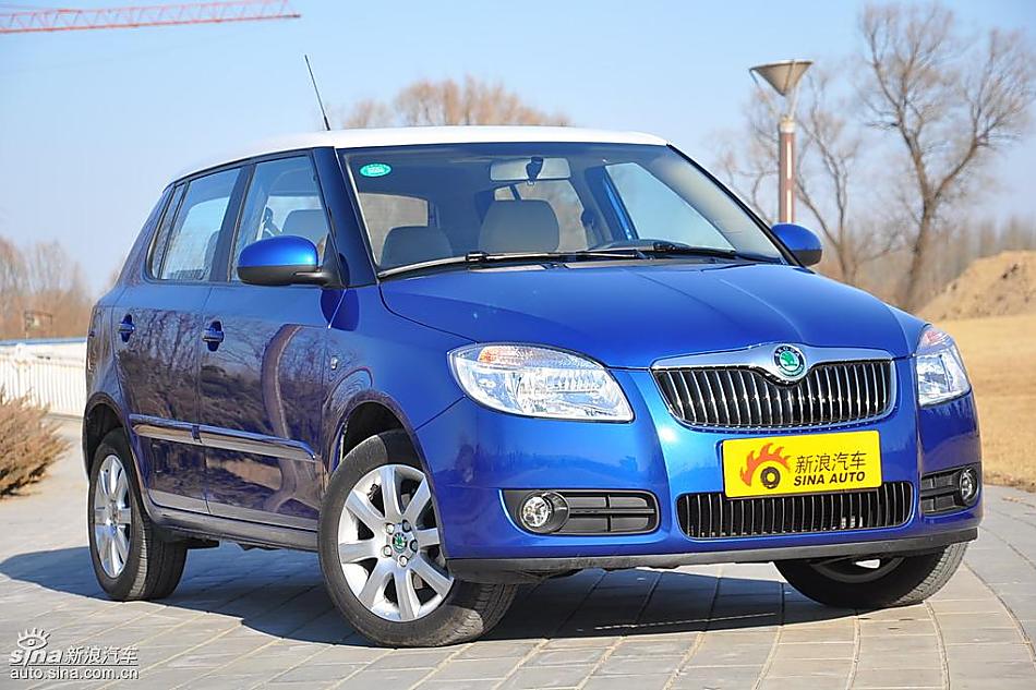 新浪试驾斯柯达Fabia晶锐外观实拍图