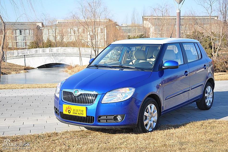 新浪试驾斯柯达Fabia晶锐外观实拍图