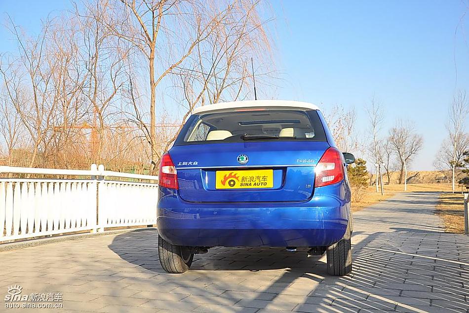 新浪试驾斯柯达Fabia晶锐外观实拍图
