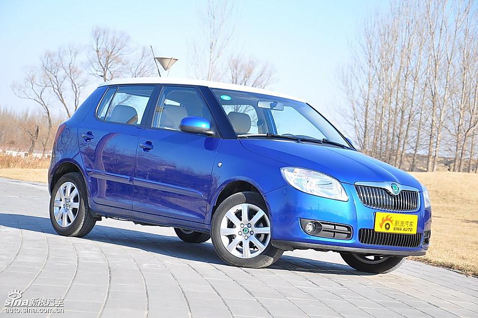 新浪试驾斯柯达Fabia晶锐外观实拍图