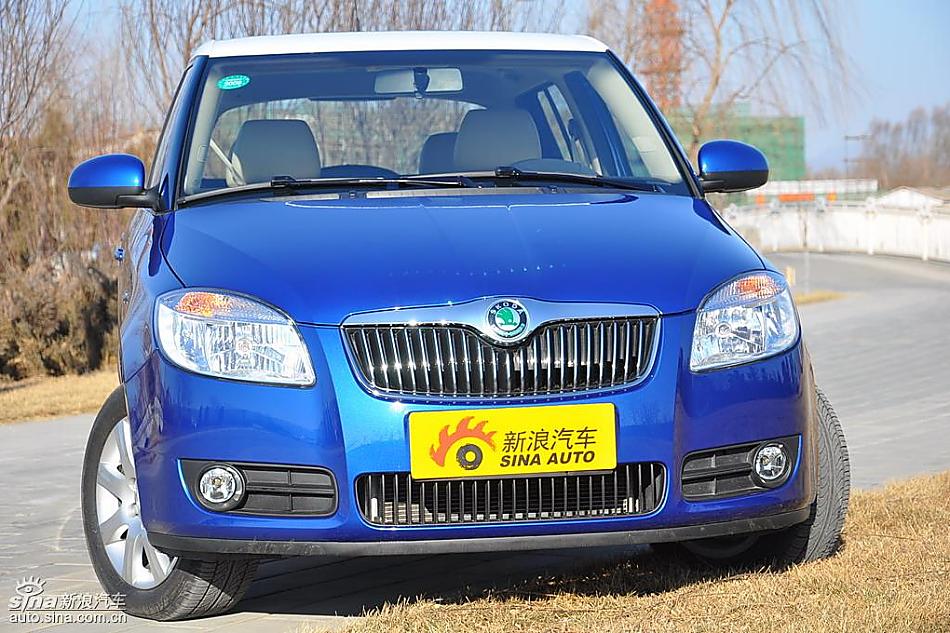新浪试驾斯柯达Fabia晶锐外观实拍图