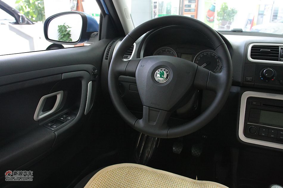 2011款晶锐1.6手动酷黑版