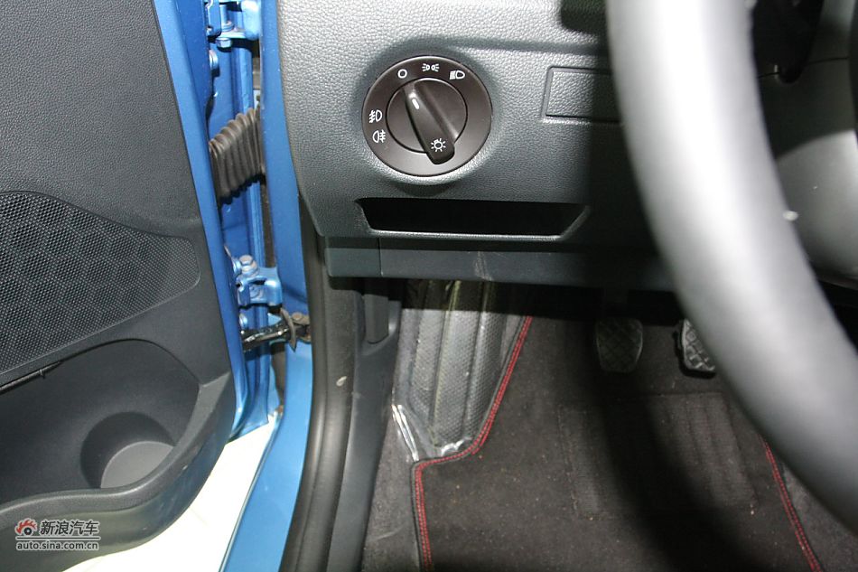 2011款晶锐1.6手动酷黑版