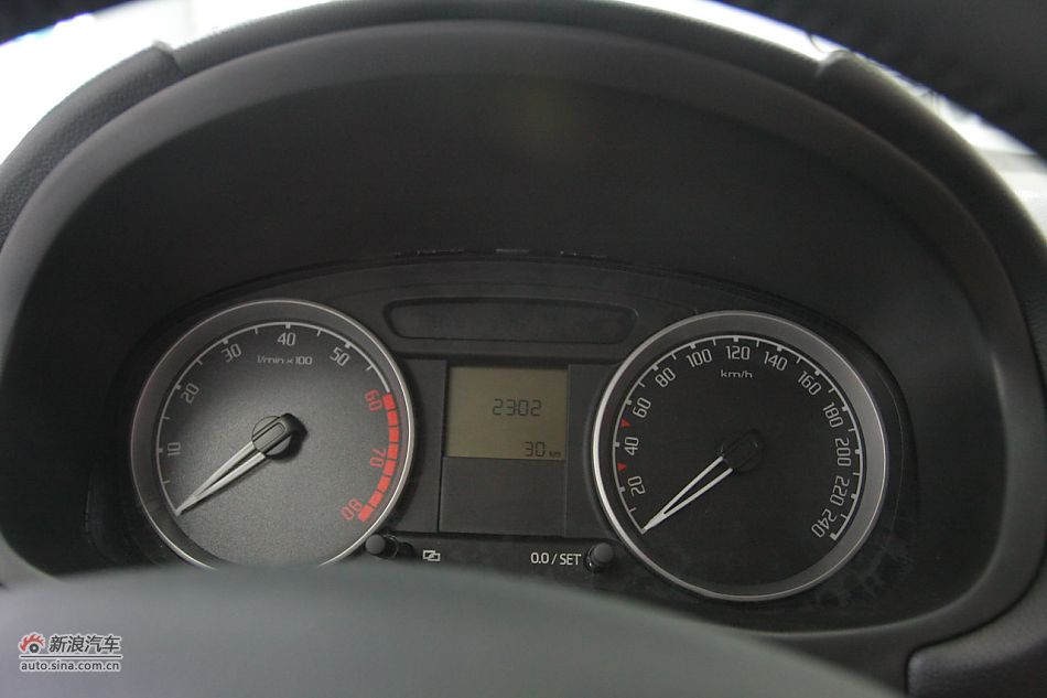 2011款晶锐1.6手动酷黑版