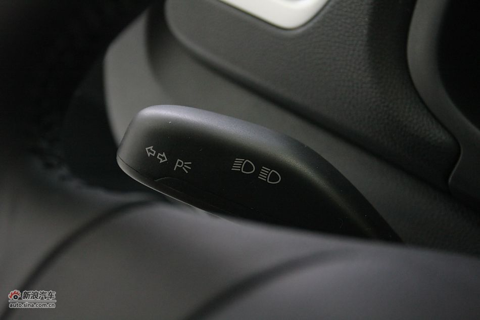 2011款晶锐1.6手动酷黑版