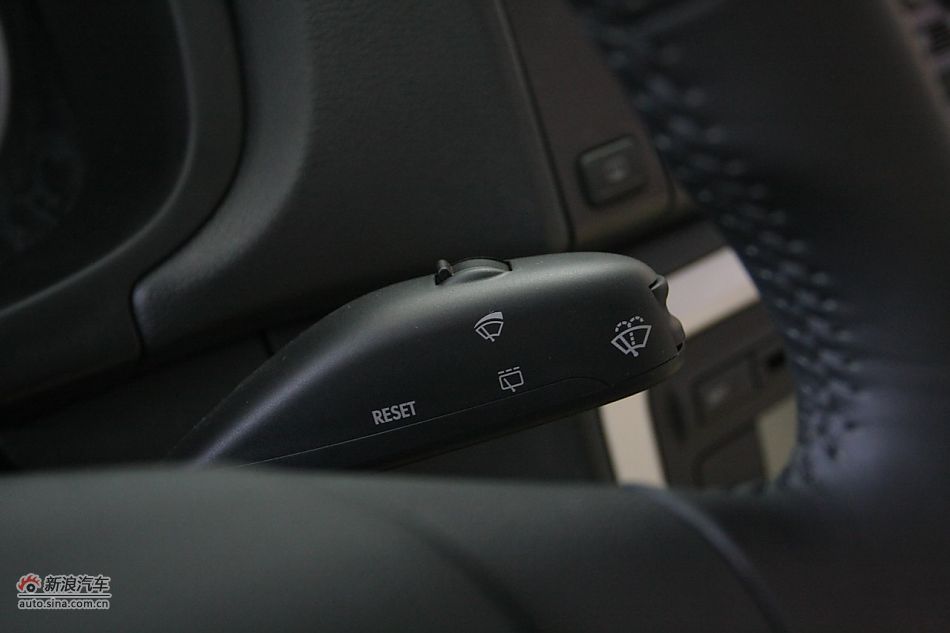 2011款晶锐1.6手动酷黑版