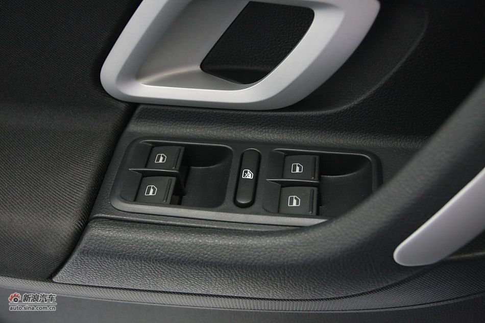 2011款晶锐1.6手动酷黑版