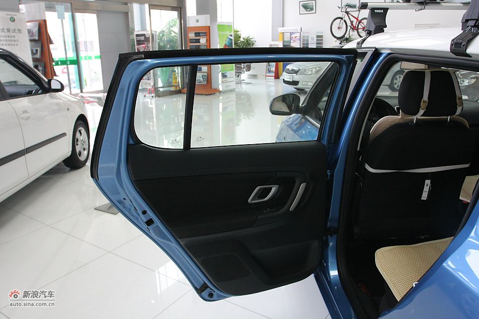 2011款晶锐1.6手动酷黑版