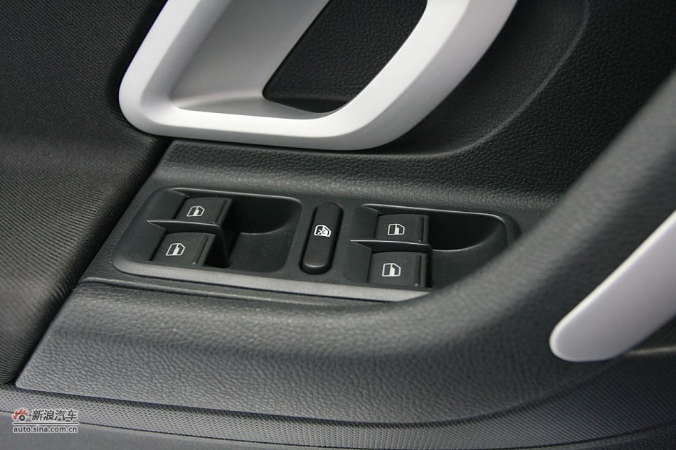 2011款晶锐1.6手动酷黑版