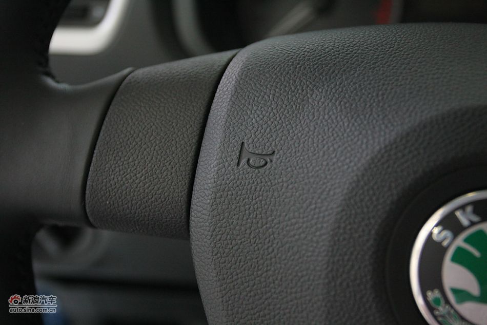 2011款晶锐1.6手动酷黑版