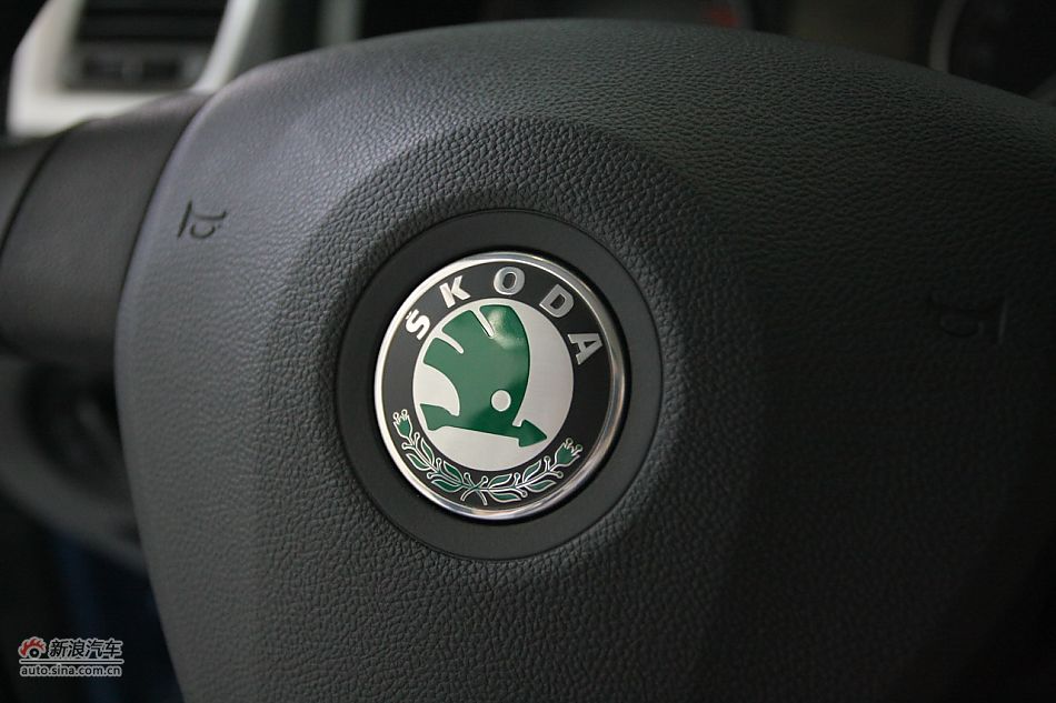 2011款晶锐1.6手动酷黑版