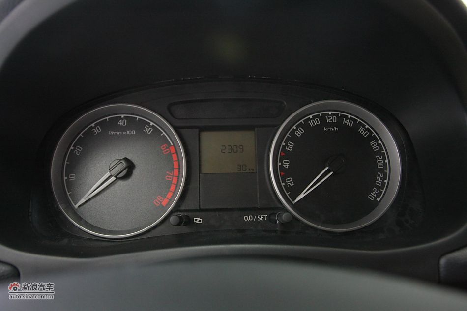 2011款晶锐1.6手动酷黑版