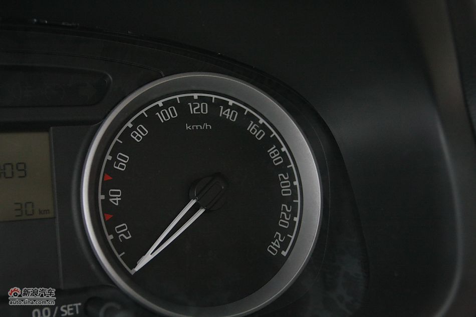 2011款晶锐1.6手动酷黑版