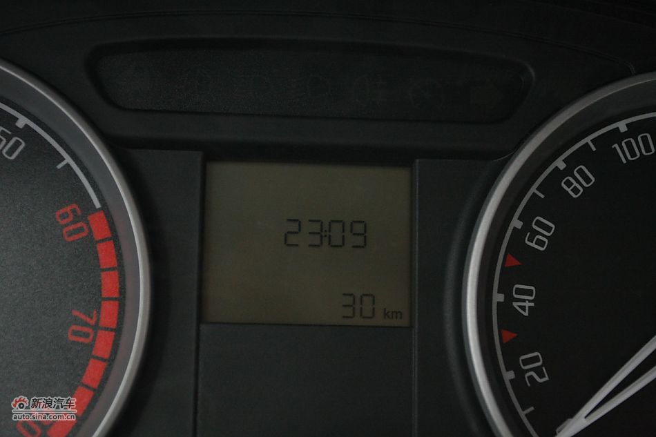 2011款晶锐1.6手动酷黑版