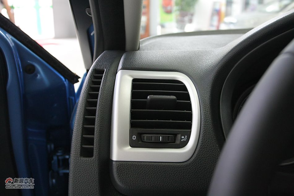 2011款晶锐1.6手动酷黑版