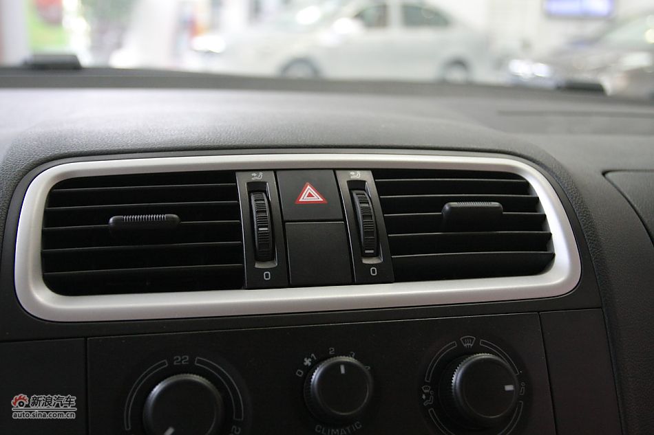 2011款晶锐1.6手动酷黑版