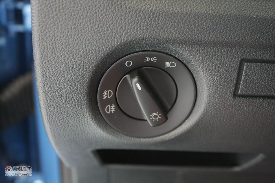 2011款晶锐1.6手动酷黑版