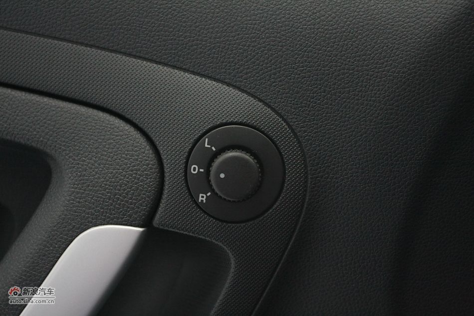 2011款晶锐1.6手动酷黑版