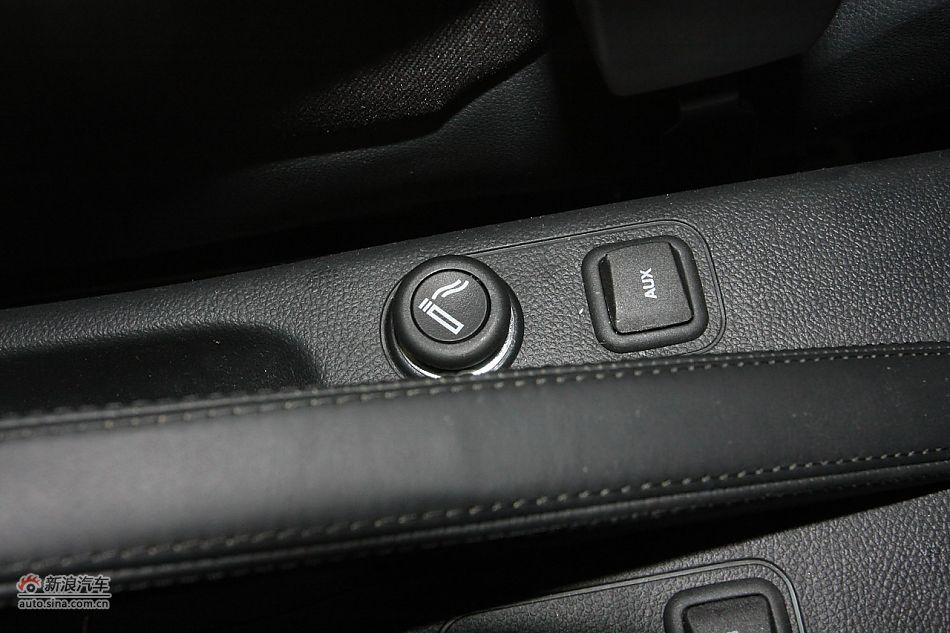 2011款晶锐1.6手动酷黑版