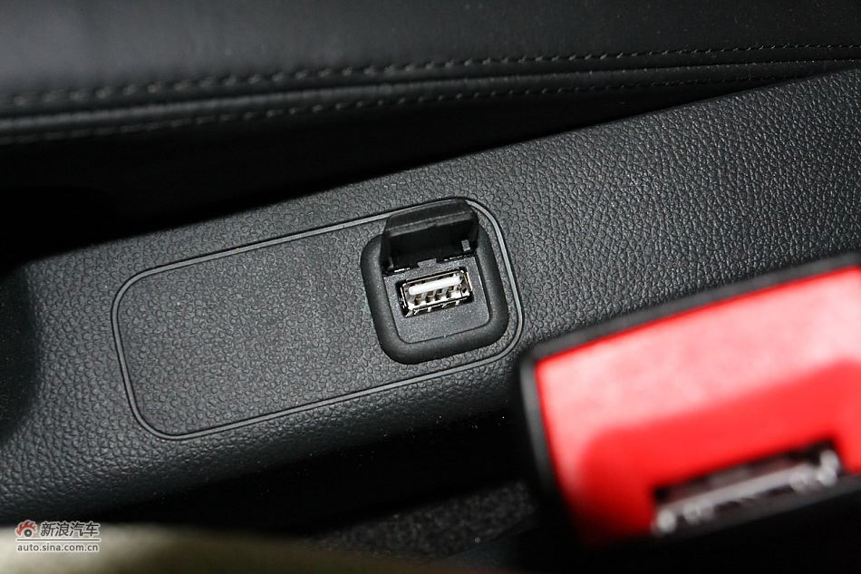 2011款晶锐1.6手动酷黑版