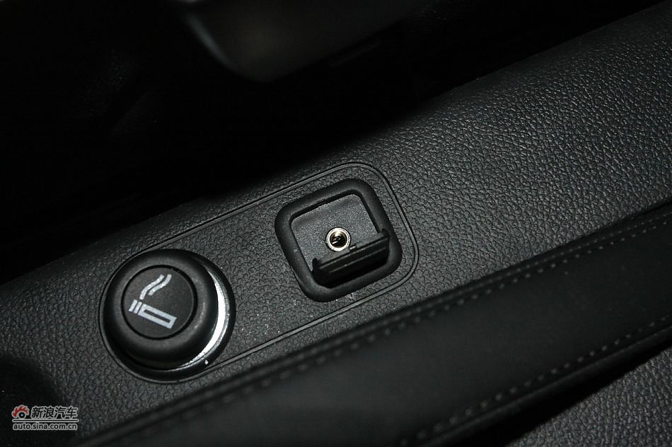 2011款晶锐1.6手动酷黑版