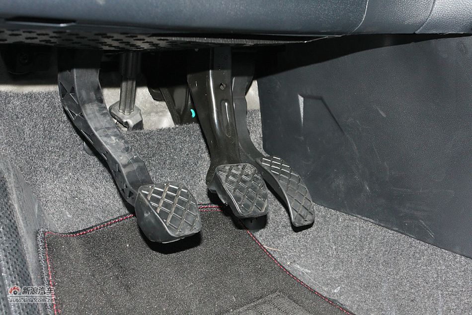 2011款晶锐1.6手动酷黑版