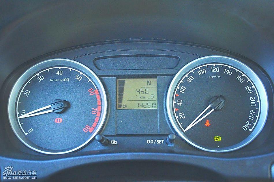 新浪试驾斯柯达Fabia晶锐内饰实拍图