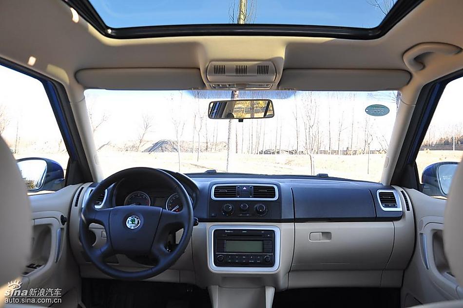 新浪试驾斯柯达Fabia晶锐内饰实拍图
