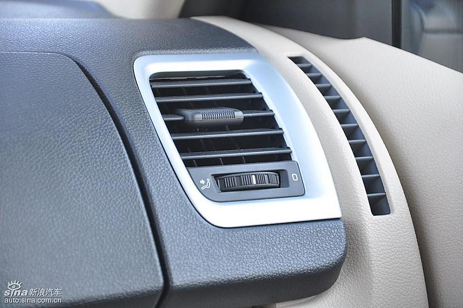 新浪试驾斯柯达Fabia晶锐内饰实拍图
